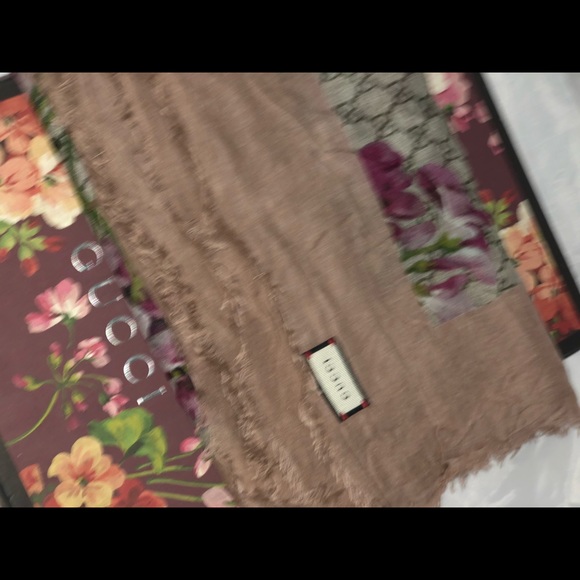 Floral GG Scarf - Picture 2 of 5